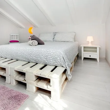 Camelia Apartment *