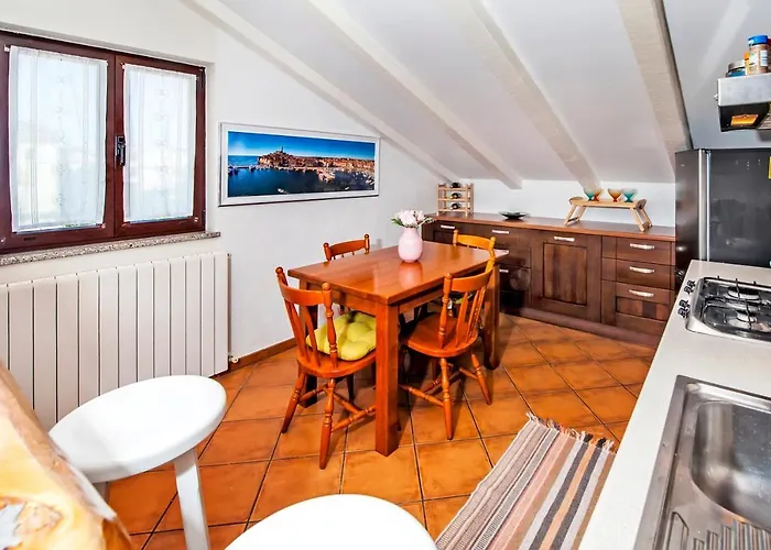 Camelia Apartment *